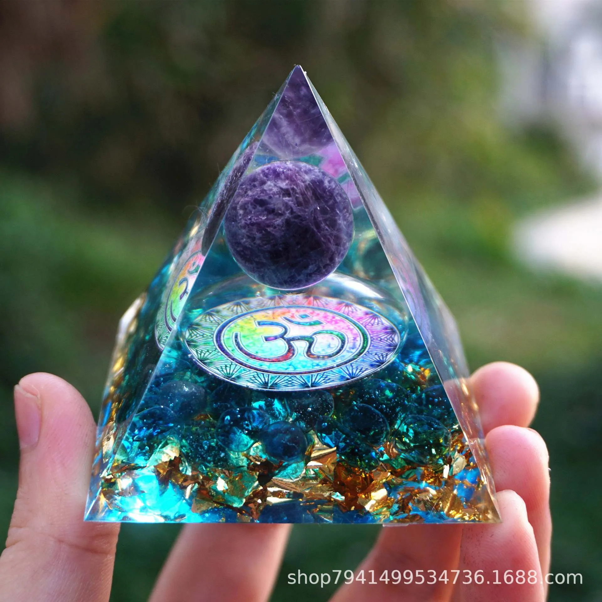 Crystal Ball Chakra Pyramid Gravel Epoxy Resin Pyramid Ornament