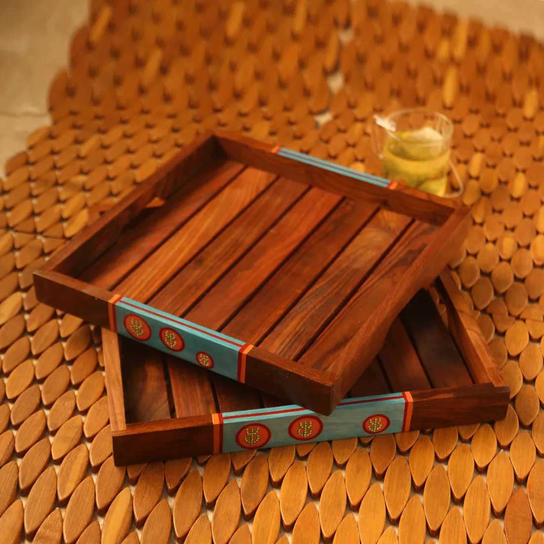 'Oasis Plank Duo' Handpainted Nested Serving Trays In Sheesham Wood (Set of 2)